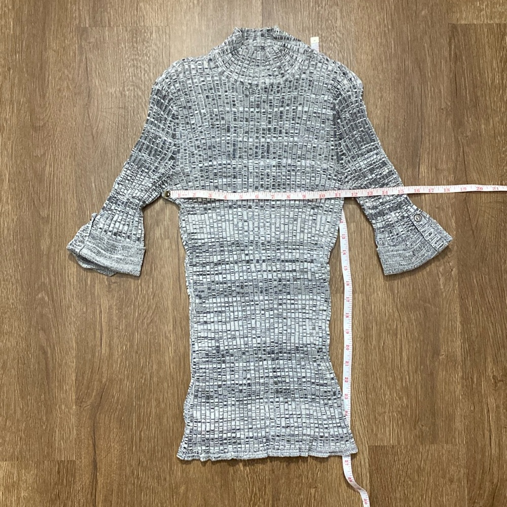 Style & co Large Light Grey & Charcoal 3/4 Sleeve Mock Neck Ribbed